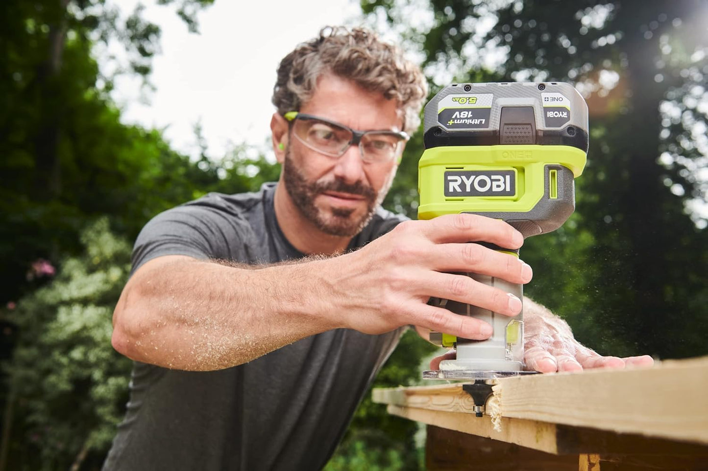 Ryobi RTR18-0, Rifilatore a Batteria 18V One+, Fresatrice per Legno con Luce LED e Accessori Inclusi, 20,000-30,000 giri/min, Regolazione della Profondità di Lavoro, Batteria non Inclusa