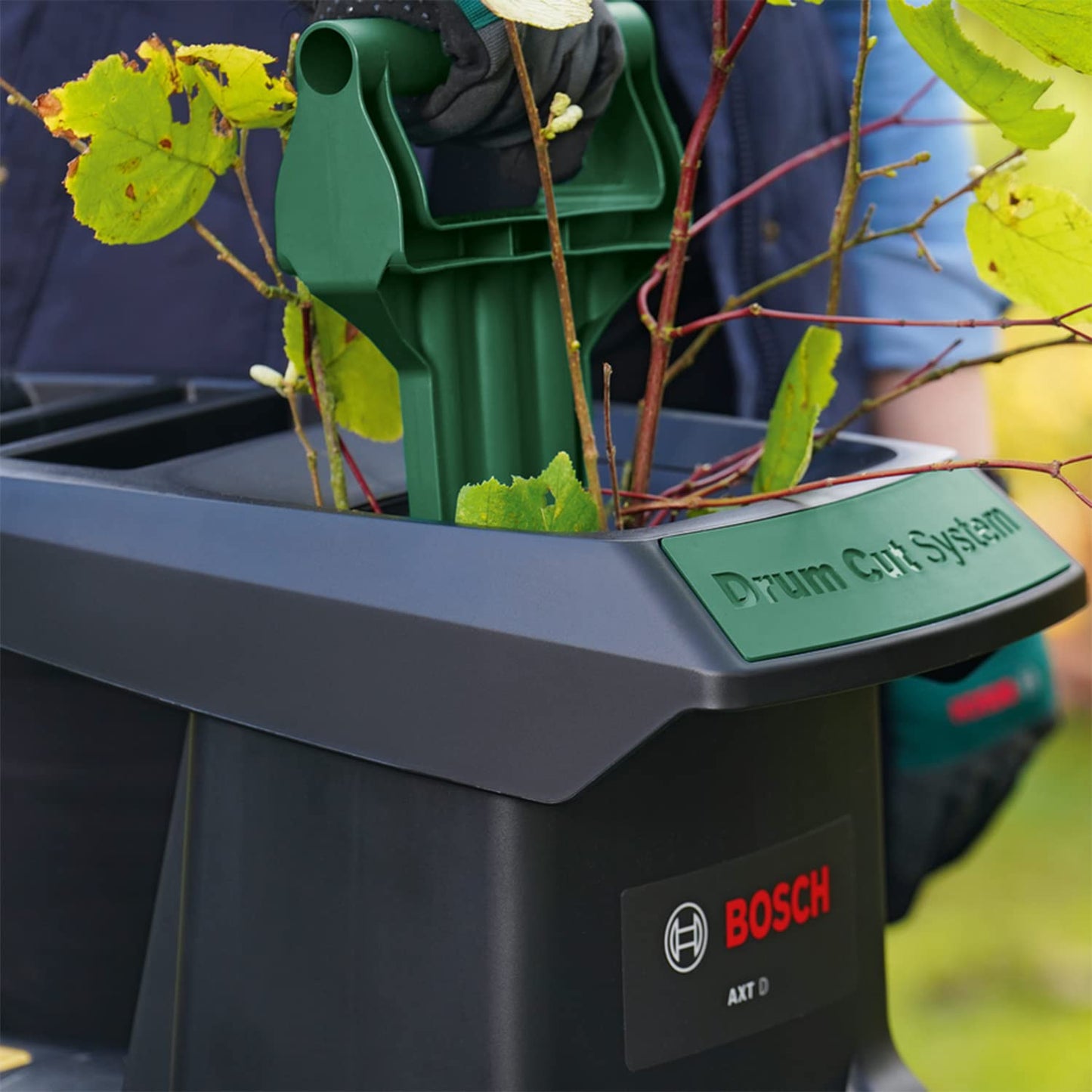 Bosch Home and Garden Biotrituratore silenzioso AXT 25 D (2500 W; idoneo per legno resistente e arbusti spinosi; cesto di raccolta integrato da 53 l; in confezione cartone)