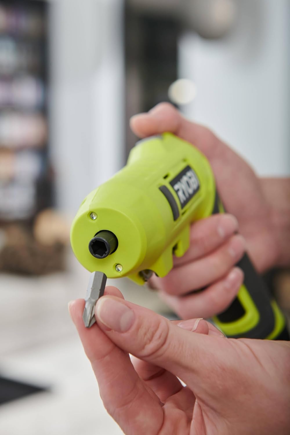 Ryobi RSDP4-120G, Trapano Avvitatore a Batteria 18V, 1 Batteria al Litio 2.0Ah + Caricatore, Impugnatura Orientabile ed Ergonomica, 200 giri/min, Include 2 Punte per Avvitamento da 25 mm