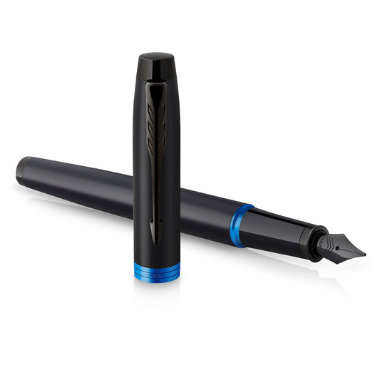 Parker Penna stilografica IM Vibrant Rings | laccatura nera satinata con accenti blu marino | punta media | con ricarica di inchiostro blu | confezione regalo