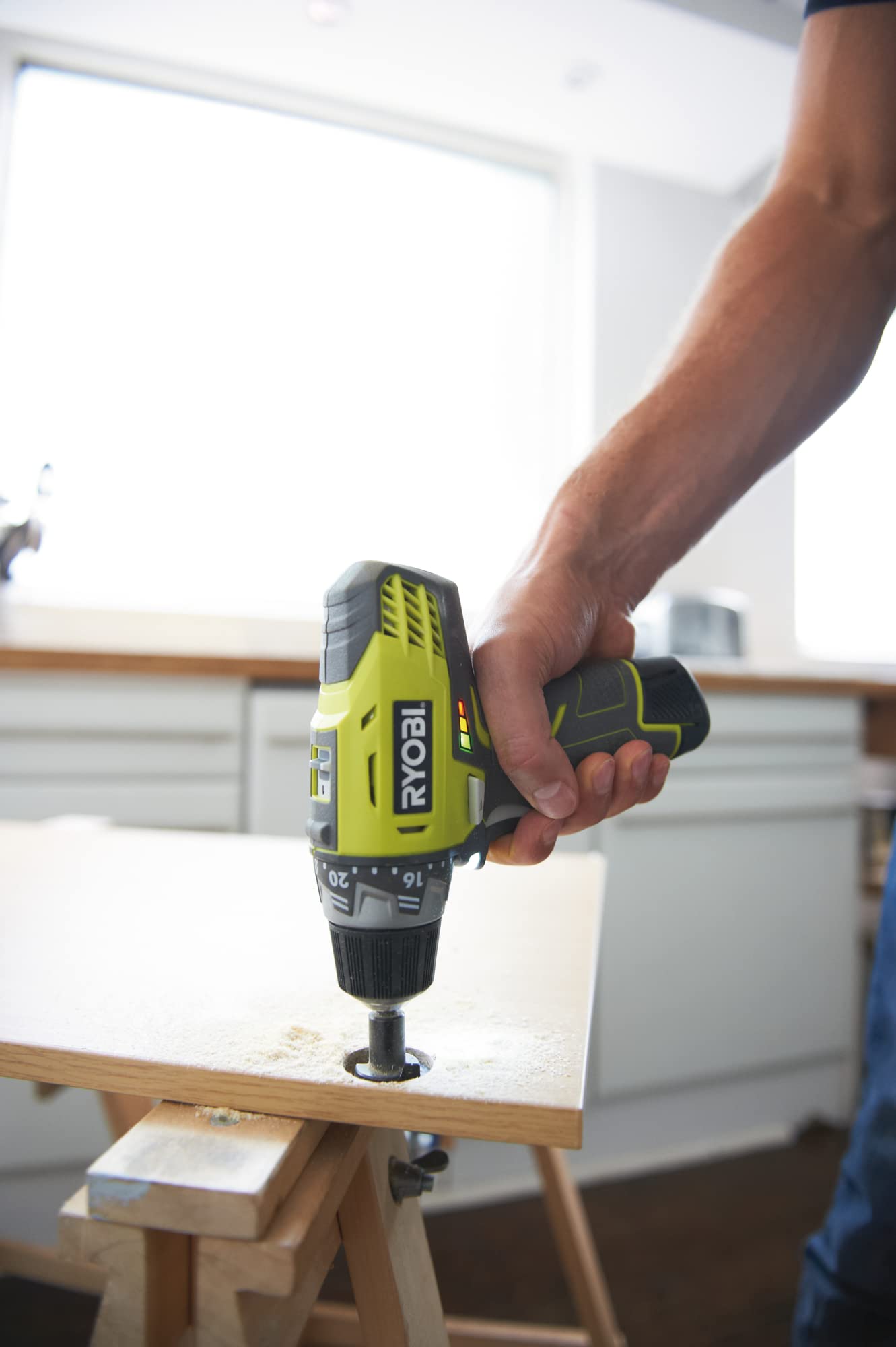 Ryobi R12DD-220S Trapano avvitatore a batteria 12V, 2 velocità, 2 batterie da 2.0Ah