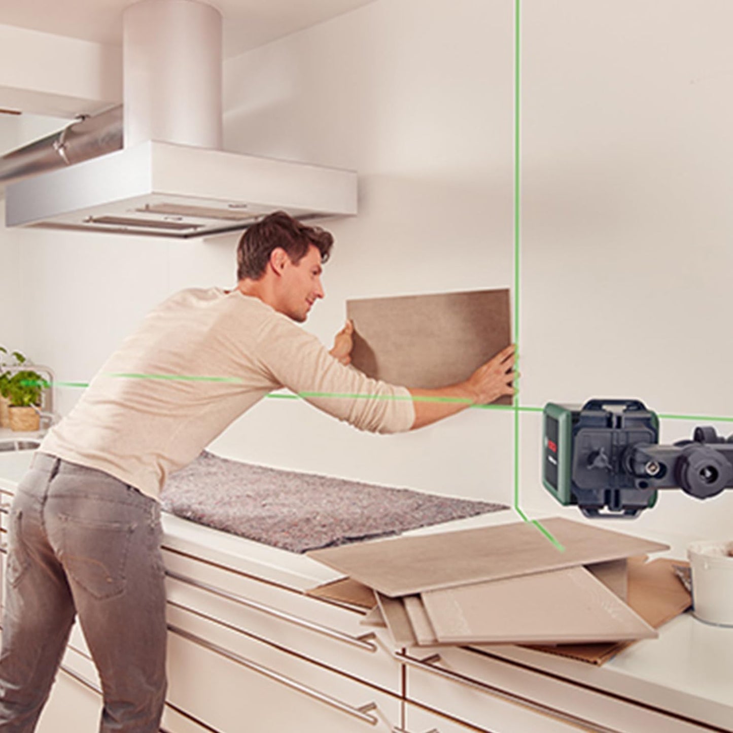 Bosch Home and Garden livella laser a croce Quigo Plus con treppiede (allineamento semplice a distanze uguali e variabili grazie alle marcature sulle linee, in scatola di cartone E-Commerce)