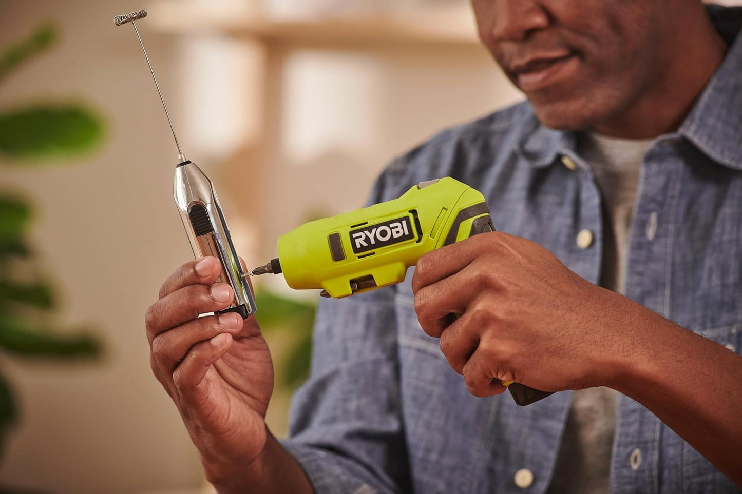 Ryobi RSDP4-120G, Trapano Avvitatore a Batteria 18V, 1 Batteria al Litio 2.0Ah + Caricatore, Impugnatura Orientabile ed Ergonomica, 200 giri/min, Include 2 Punte per Avvitamento da 25 mm