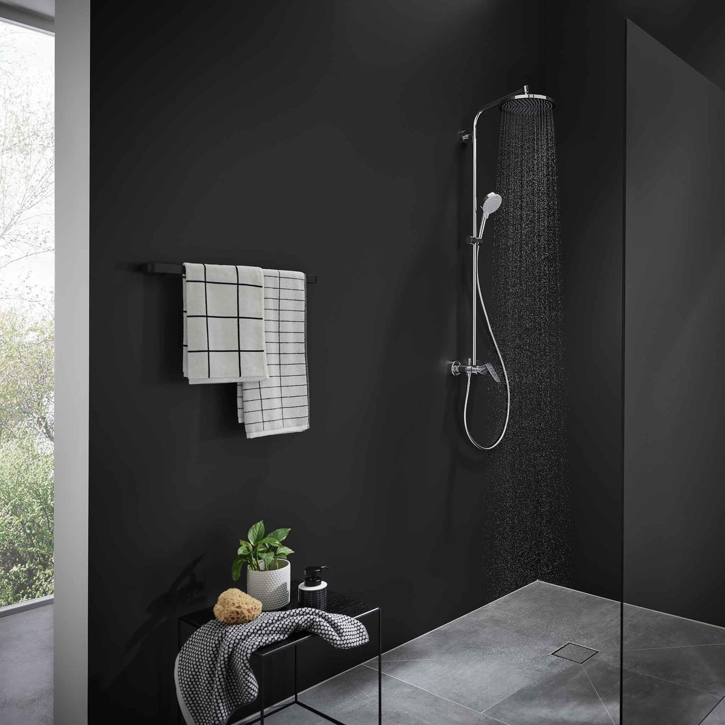 hansgrohe Crometta S - Colonna doccia con miscelatore monocomando, Sistema doccia (⌀ 240 mm) con rubinetto, doccetta (2 getti), tubo, asta e soffione doccia tondo, cromo, 27269000