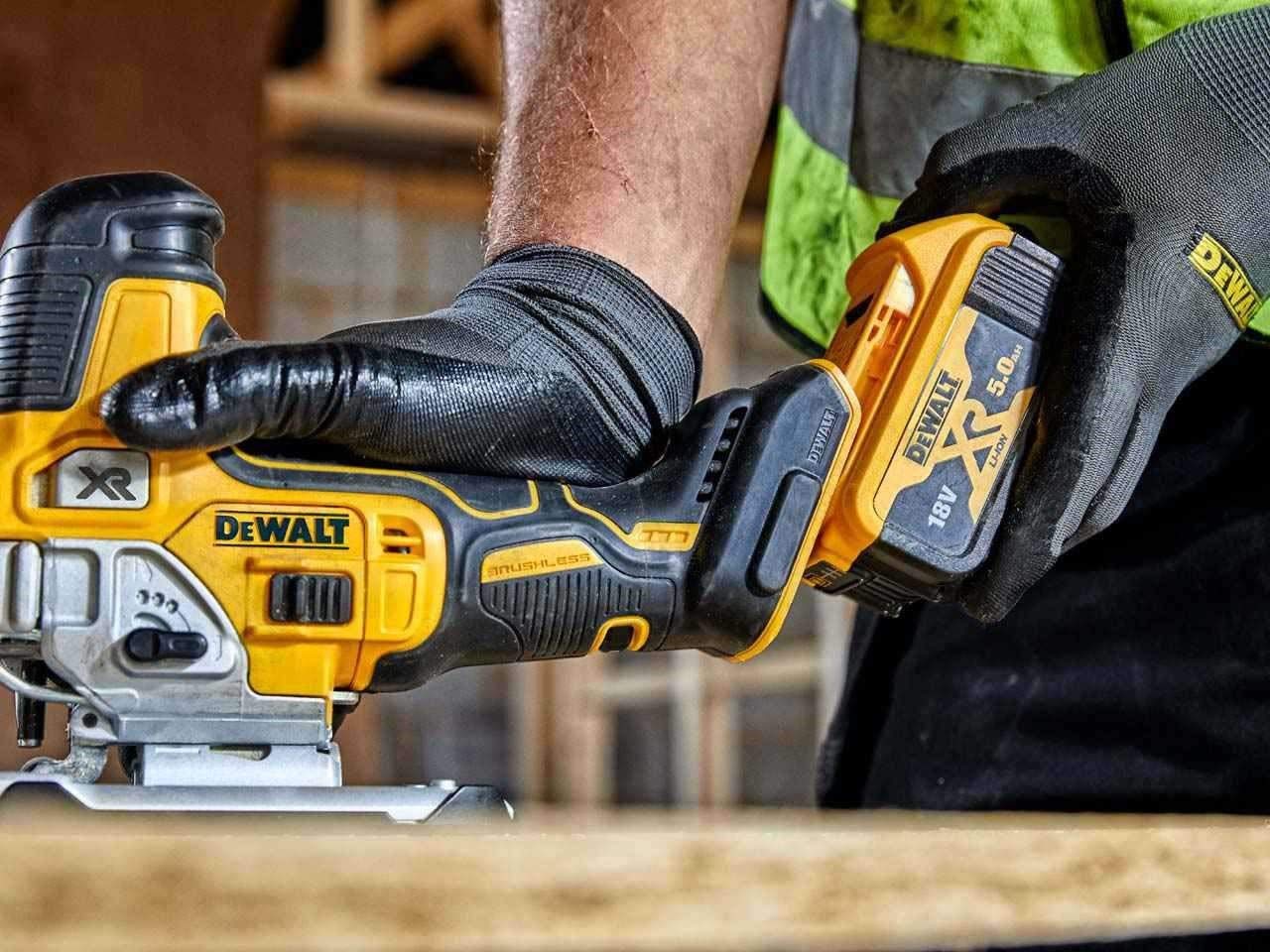 DEWALT Seghetto alternativo 18V Motore BRUSHLESS, DCS335NT-XJ