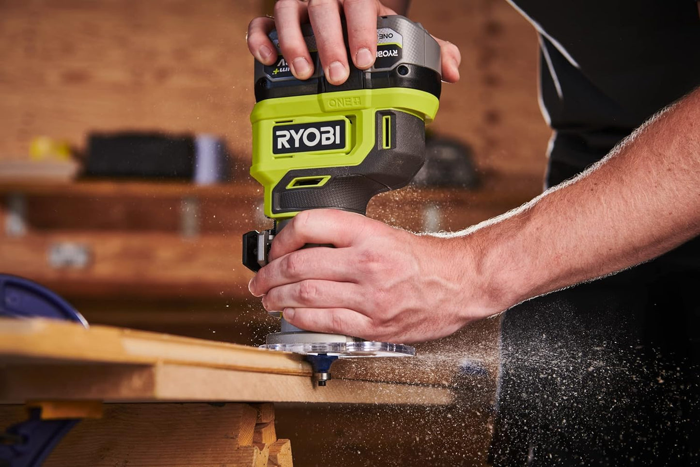 Ryobi RTR18-0, Rifilatore a Batteria 18V One+, Fresatrice per Legno con Luce LED e Accessori Inclusi, 20,000-30,000 giri/min, Regolazione della Profondità di Lavoro, Batteria non Inclusa