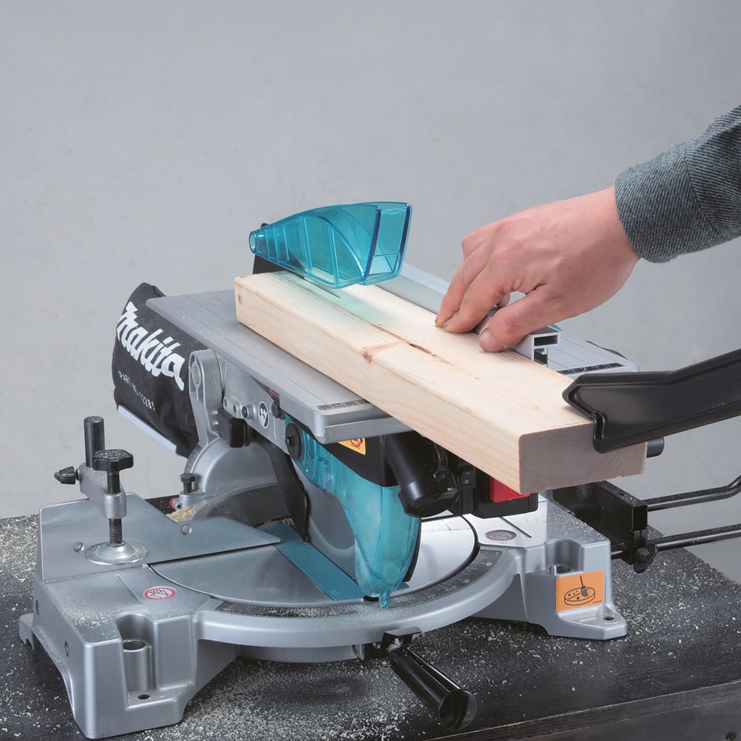 Makita LH1040 Sega da Banco con Pianetto e Illuminazione