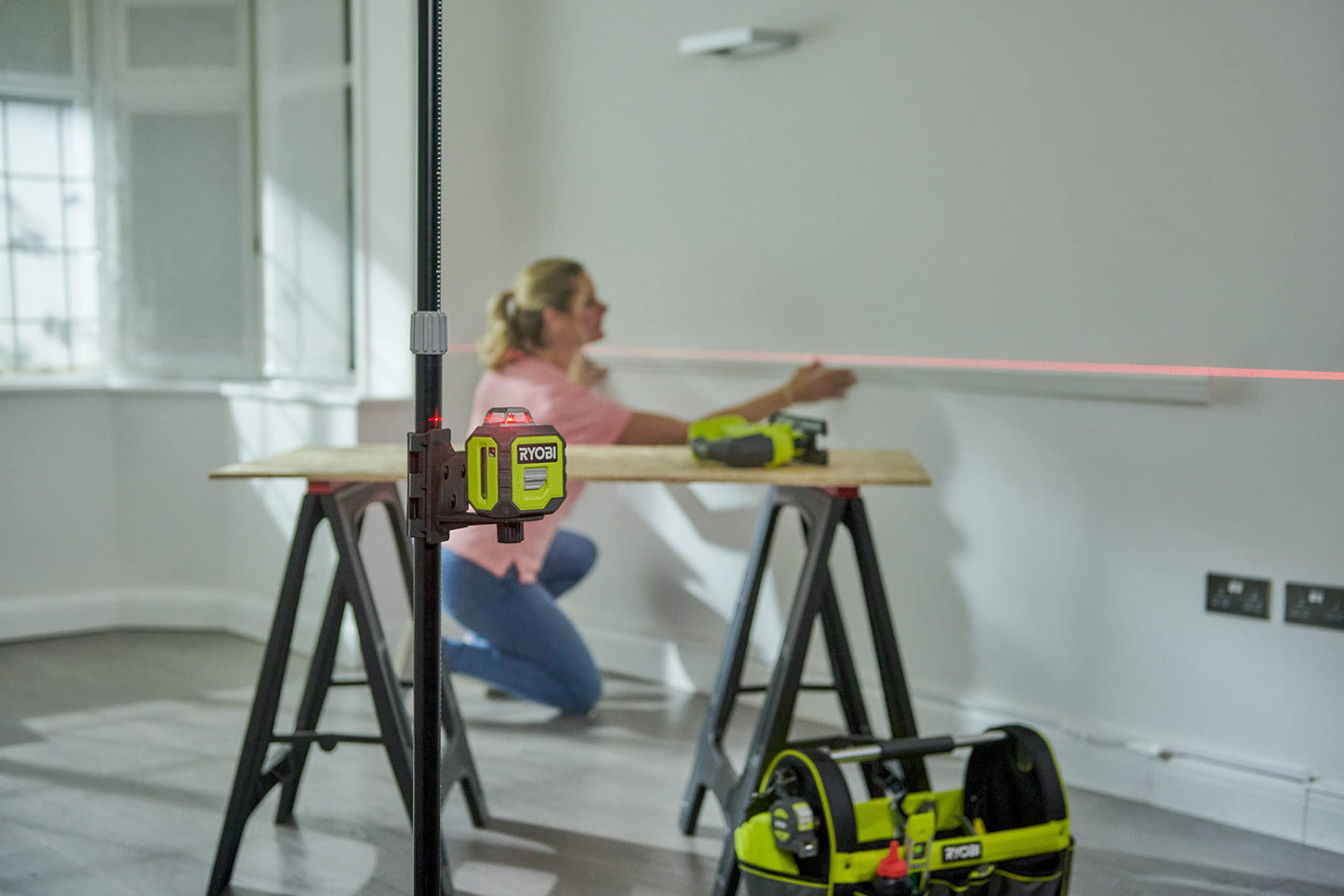 Ryobi RB360RLL, Livella 360° Laser Rosso, Batteria 18V ONE+ Non Inclusa, per Lavori di Precisione, Proiezione Linee: 1x Verticale, 1x Orizzontale 360°, Livella Laser Autolivellante