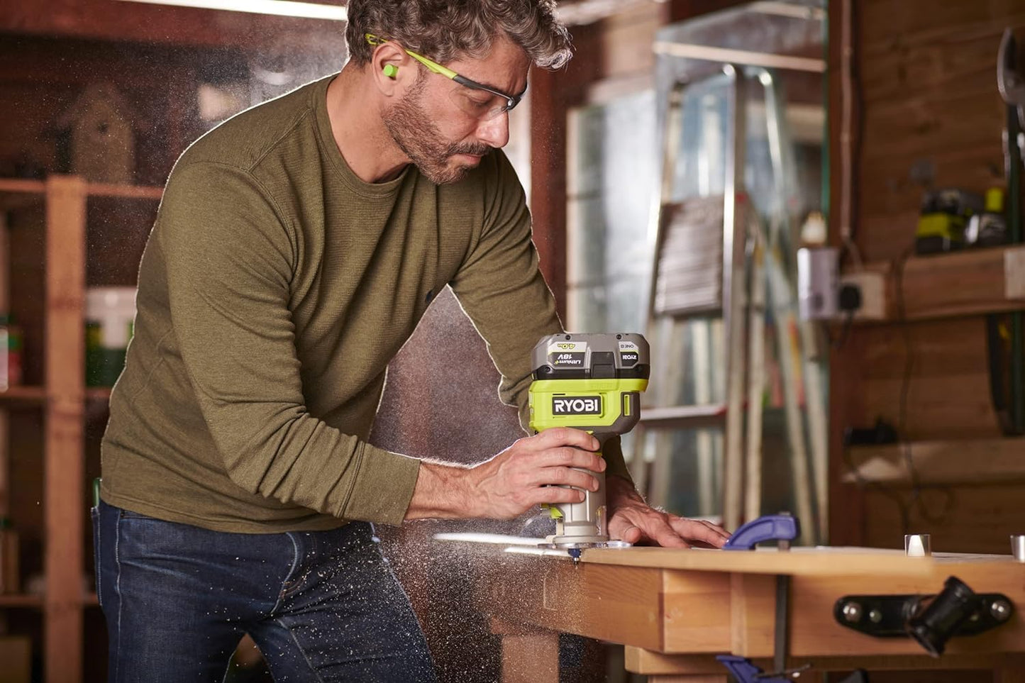 Ryobi RTR18-0, Rifilatore a Batteria 18V One+, Fresatrice per Legno con Luce LED e Accessori Inclusi, 20,000-30,000 giri/min, Regolazione della Profondità di Lavoro, Batteria non Inclusa