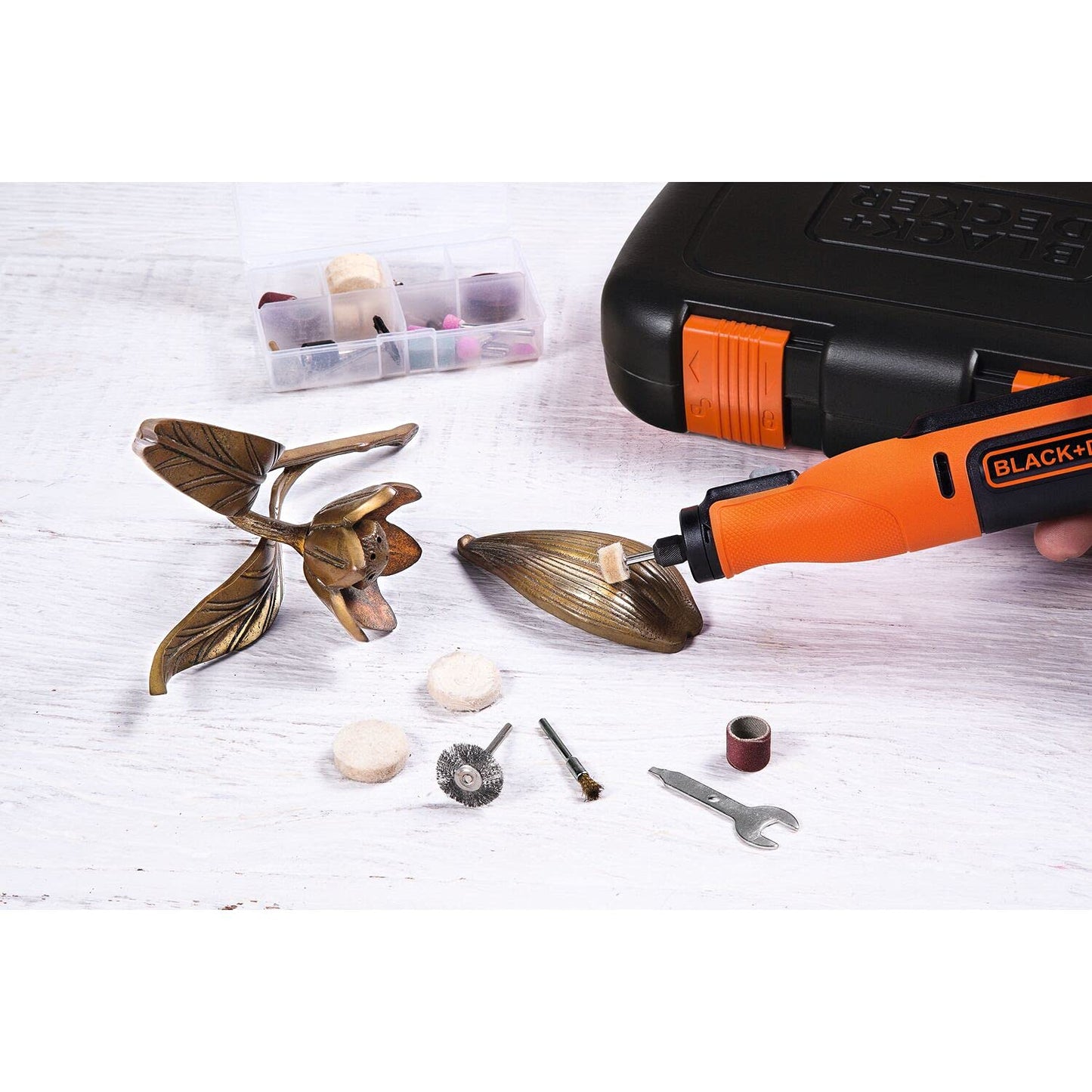 BLACK+DECKER, NUOVO MULTIFUNZIONE ROTATIVO 7,2V, 52 ACCESSORI + VALIGETTA. BCRT8IK-XJ