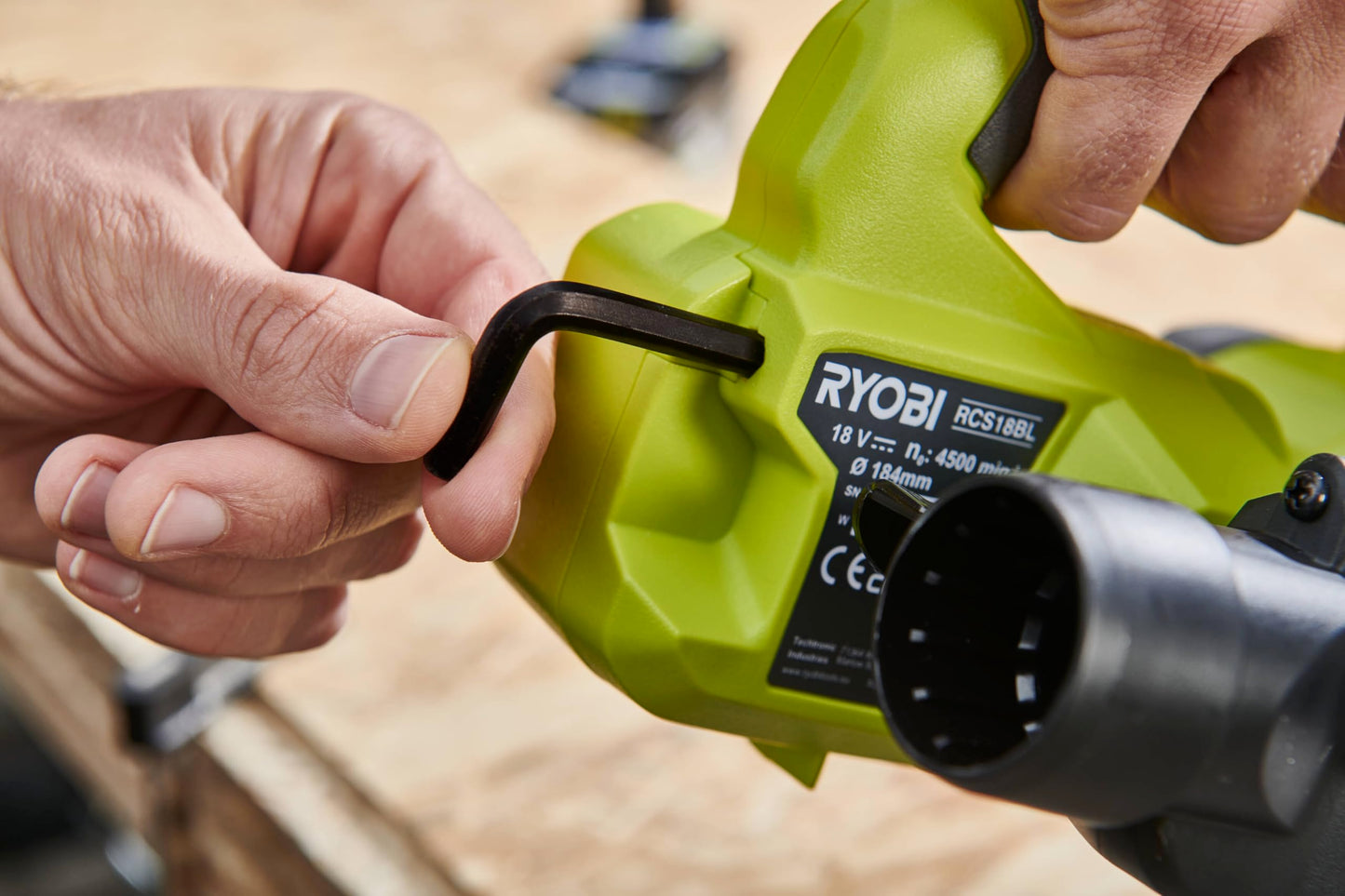 Ryobi RCS18BL-0 Sega Circolare Brushless a Batteria 18V ONE+, Indicata per Tagliare Legno, Profondità e Inclinazione Regolabili, Batteria Non Inclusa, Lama Ultrasottile Diametro 184mm con 24 Denti