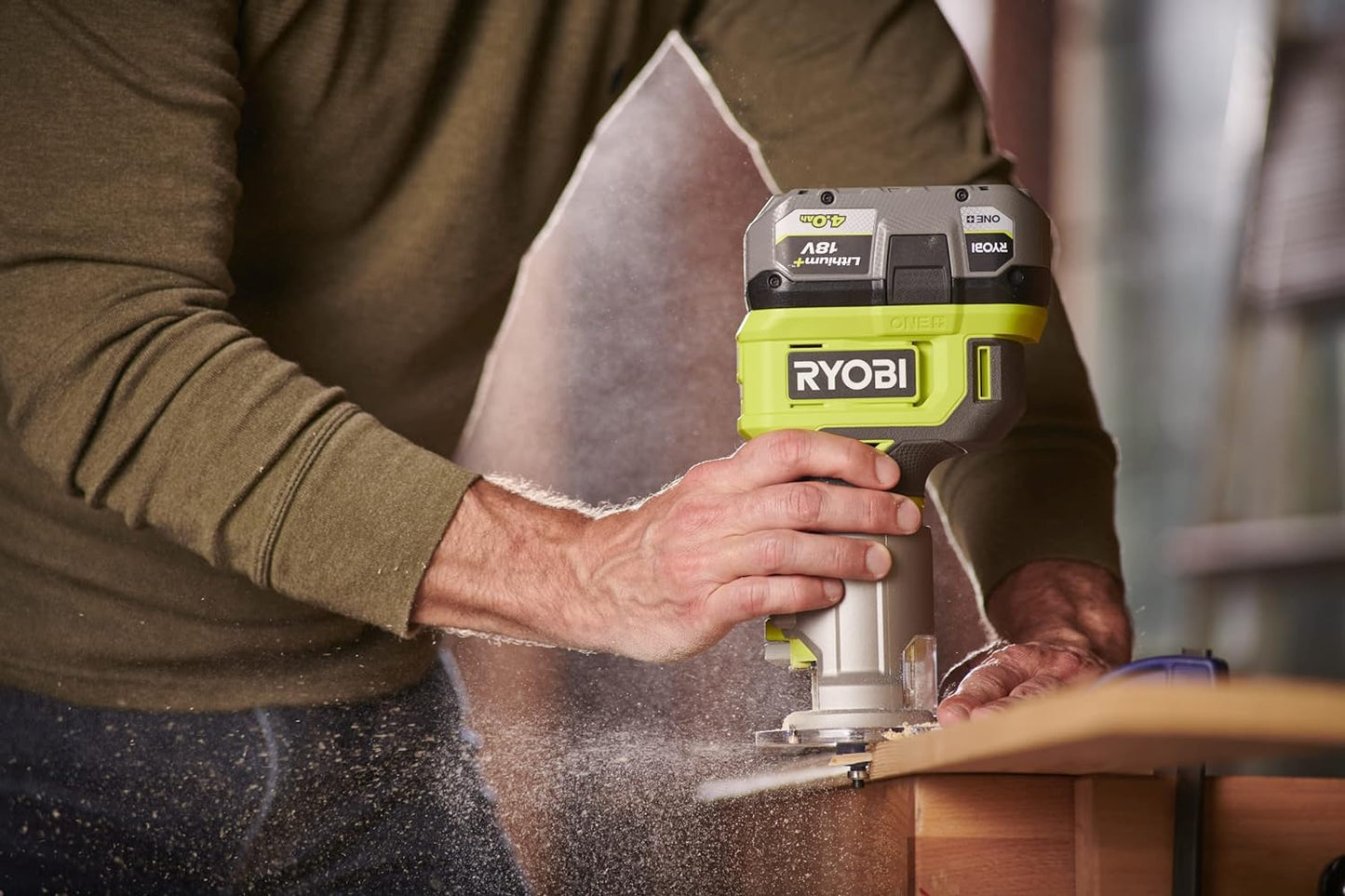 Ryobi RTR18-0, Rifilatore a Batteria 18V One+, Fresatrice per Legno con Luce LED e Accessori Inclusi, 20,000-30,000 giri/min, Regolazione della Profondità di Lavoro, Batteria non Inclusa