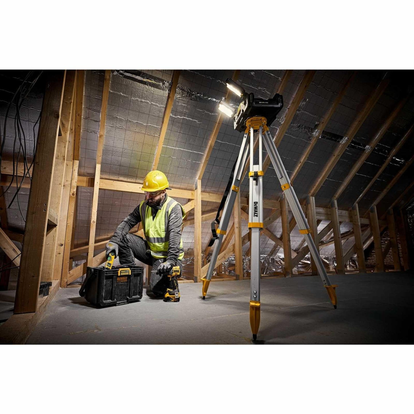 DeWALT ToughSystem DWST08061-1 - Cassetta degli attrezzi con illuminazione a LED, 4000 lumen, capacità 14 litri