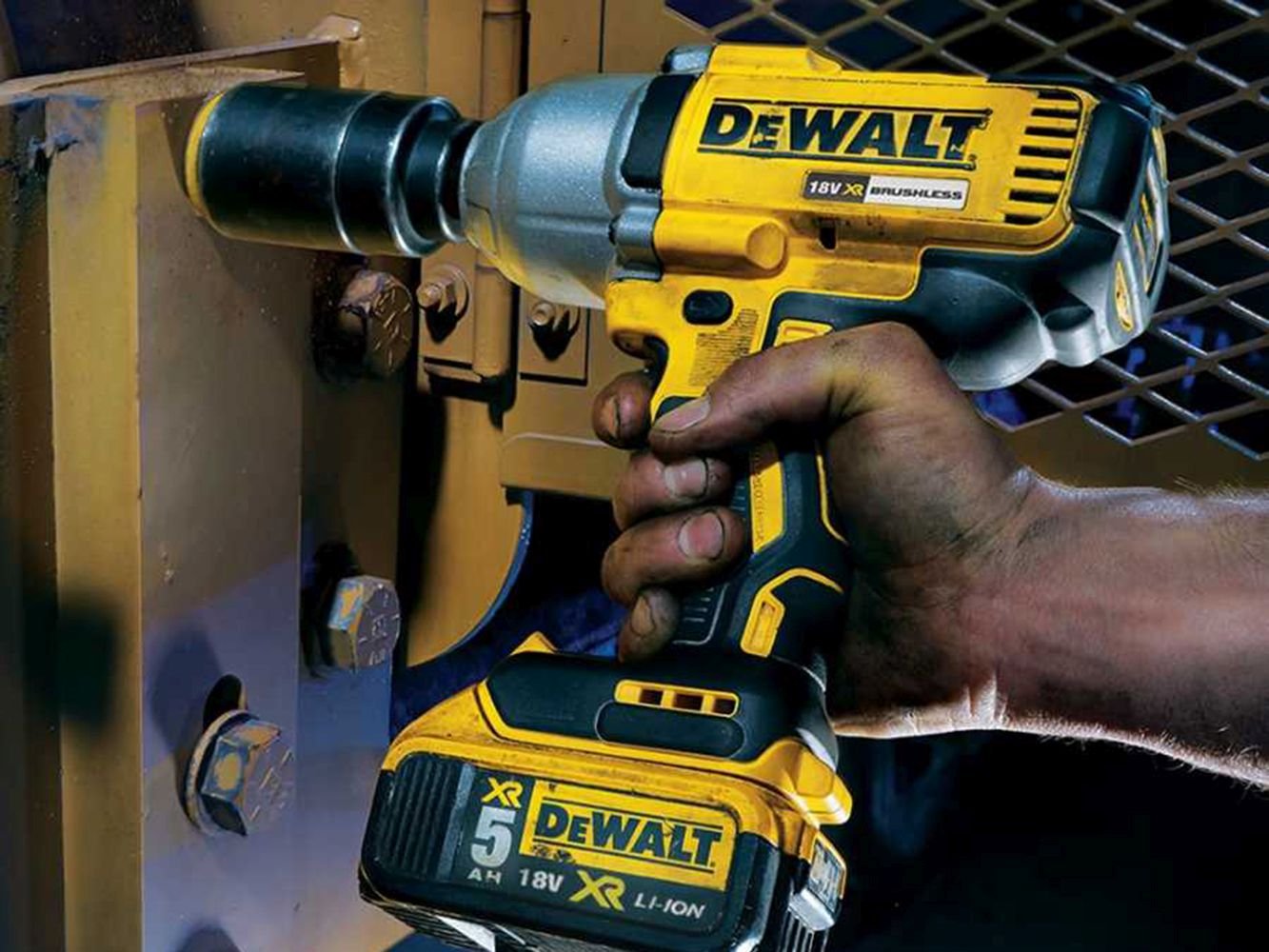 DeWalt DCF899P2-QW Trapano avvitatore a impulsi attacco 1/2" a batteria, 18V, 5.0 Ah, motore Brushless