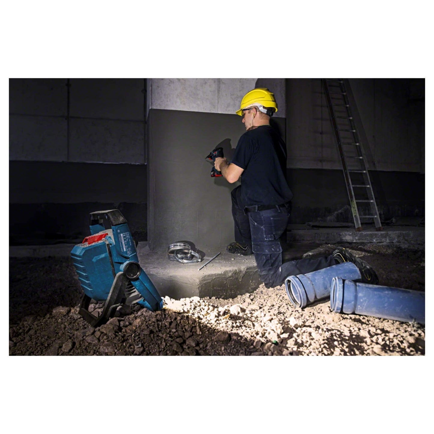 Bosch Professional 18V System Luce da cantiere a LED a batteria GLI 18V-1900 (luminosità max. 1900 Lumen, batterie e caricabatteria non inclusi, confezione in cartone)