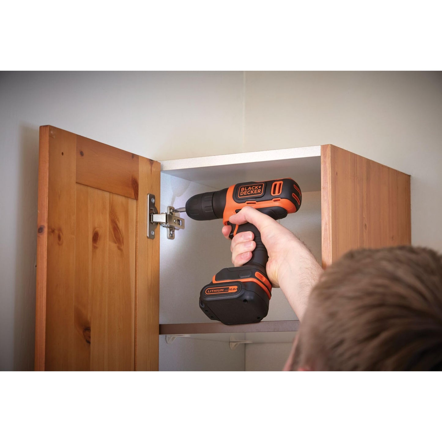 BLACK+DECKER Trapano/Avvitatore 10.8V Litio. 1.5 Ah. Luce LED. Velocità variabile. Batteria a slitta per un cambio più rapido ed una tenuta più sicura. BDCDD12-QW