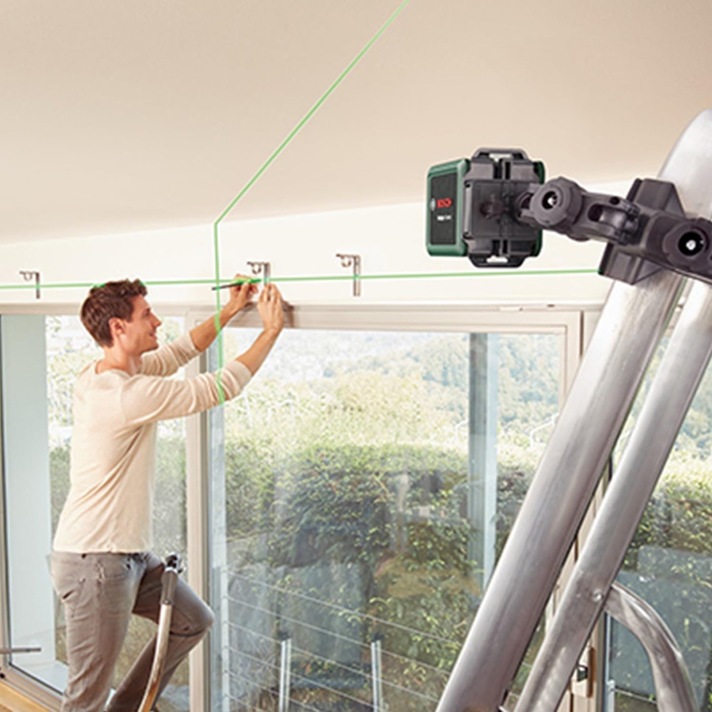 Bosch Home and Garden livella laser a croce Quigo Plus con treppiede (allineamento semplice a distanze uguali e variabili grazie alle marcature sulle linee, in scatola di cartone E-Commerce)