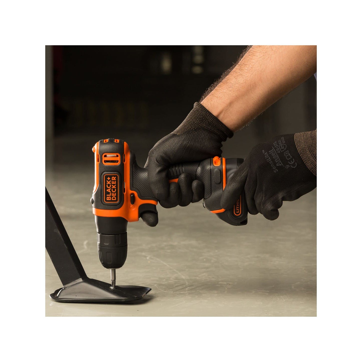 BLACK+DECKER Trapano/Avvitatore 10.8V Litio. 1.5 Ah. Luce LED. Velocità variabile. Batteria a slitta per un cambio più rapido ed una tenuta più sicura. BDCDD12-QW