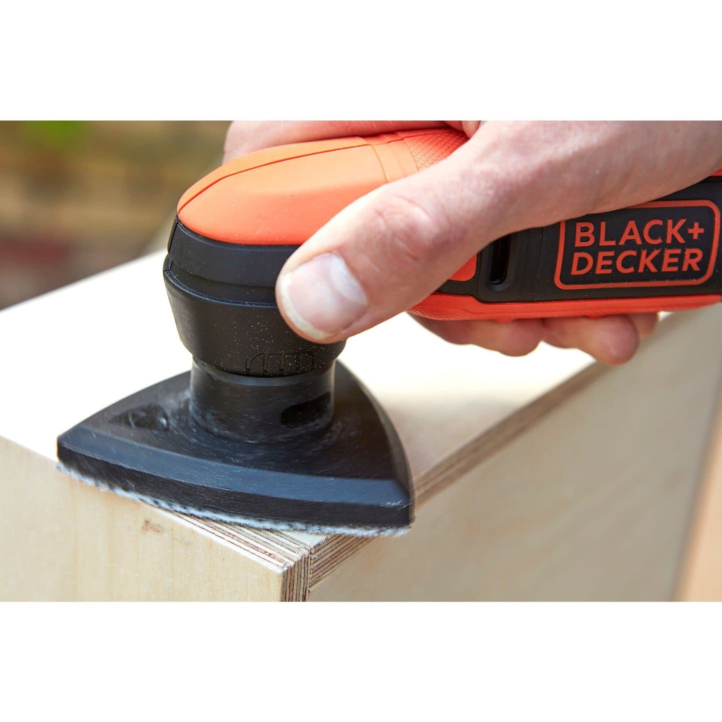 BLACK+DECKER Levigatrice di vendita al dettaglio senza fili, vassoio triangolare 89 mm, 1 batteria, 40 minuti, con una sola batteria, 1 abrasivo, in rete, 12 V, 1 sacchetto di stoccaggio, BDCDS12S1-QW