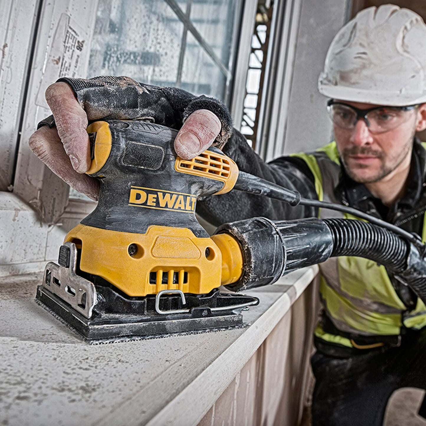 DEWALT Levigatrice orbitale DWE6411-GB 240 V 1/4 Foglio - Giallo/Nero