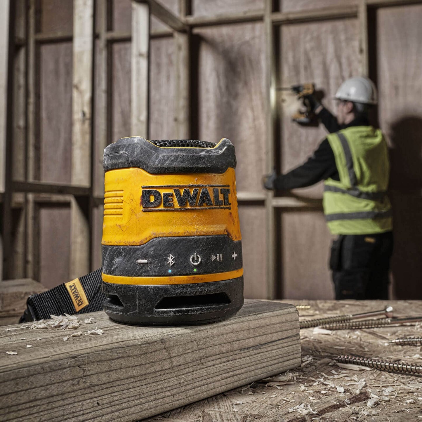 DeWalt Altoparlante compatto ricaricabile di Bluetooth di DCR009 USB, nero/giallo, unità nuda