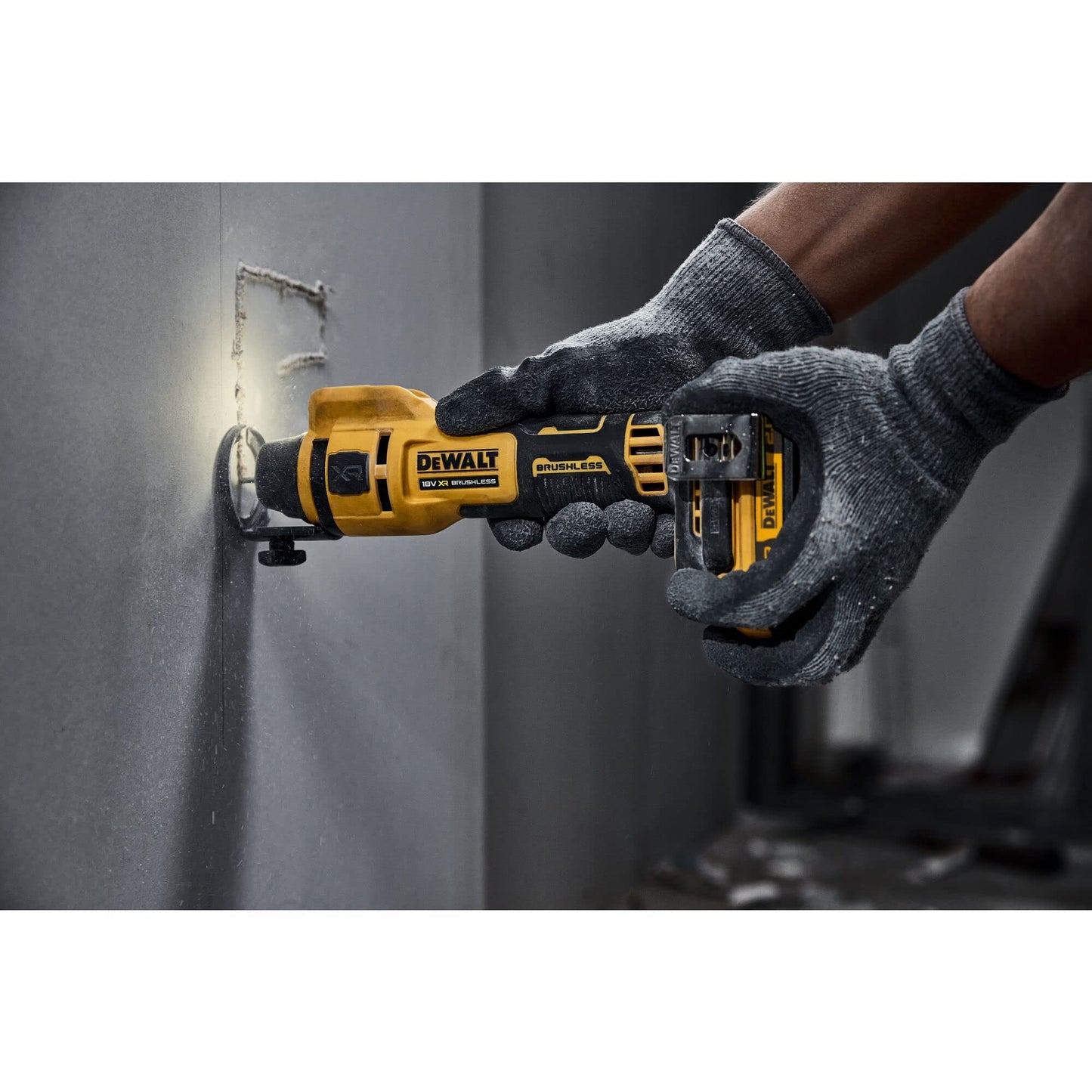 DEWALT.FREZARKA WYCINAJACA DO G-K 18V DCE555N