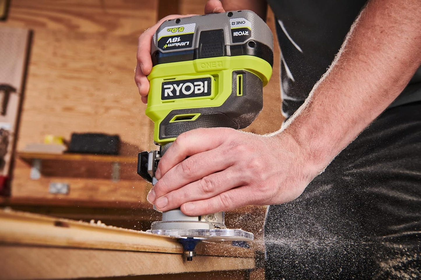 Ryobi RTR18-0, Rifilatore a Batteria 18V One+, Fresatrice per Legno con Luce LED e Accessori Inclusi, 20,000-30,000 giri/min, Regolazione della Profondità di Lavoro, Batteria non Inclusa