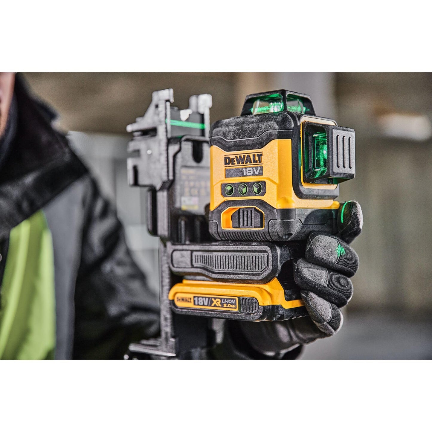 DEWALT DCLE34031D1 laser multilinea cordless a 360°verde(autolivellante, precisione +/- 3 mm 10m,compatibile con batterie XR da 18 V,inclusa batteria e caricabatterie, staffa da parete, target verde)