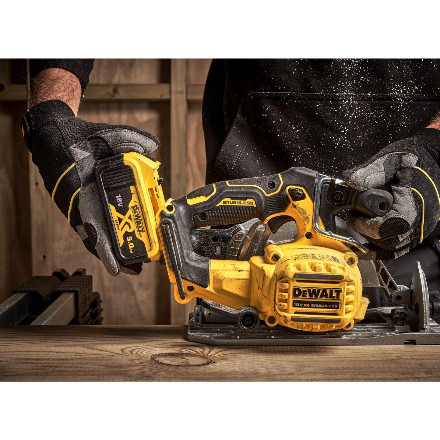 DEWALT DCS565NT-XJ Sega Circolare 18V motore BRUSHLESS, 4950 giri/min, ø lama/foro 165/20 mm