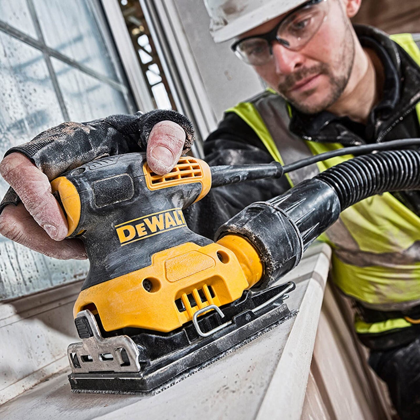 DEWALT Levigatrice orbitale DWE6411-GB 240 V 1/4 Foglio - Giallo/Nero