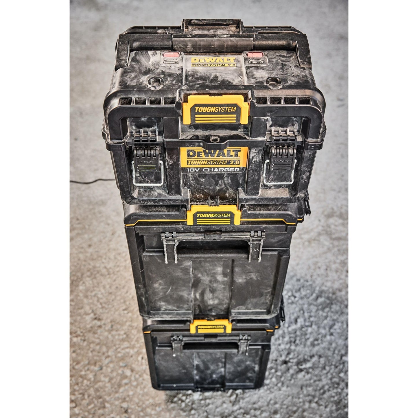 Dewalt Dwst83471-Qw 1/2 Tough System 2.0, Doppio Caricabatteria 4A con Carica Simultanea per Batteria Xr 18V, Flexvolt, Ventola Interna per Dissipazione Calore Quando Chiusa