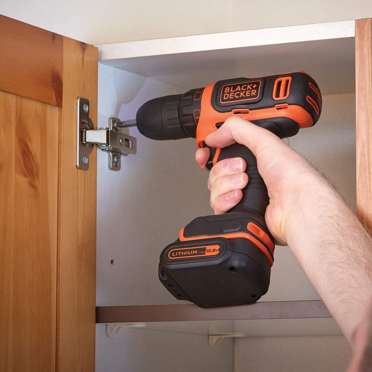 ‎BLACK+DECKER BDCDD121KA-QW Trapano avvitatore 10.8 V con 1 batteria AH di litio, 40 accessori e cassetta degli attrezzi 16 '