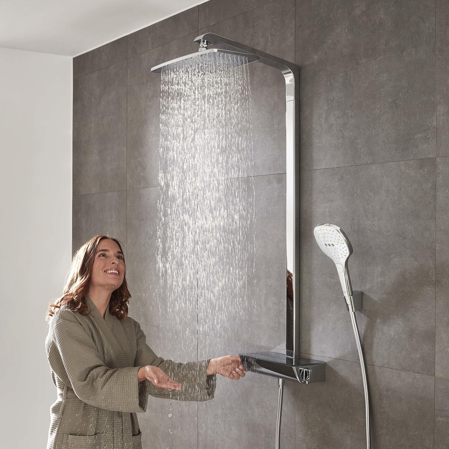 hansgrohe Raindance E - Colonna doccia con miscelatore termostatico, Sistema doccia (360 x 190 mm) con rubinetto, doccetta (3 getti), tubo, asta e soffione doccia quadrato, cromo, 27112000