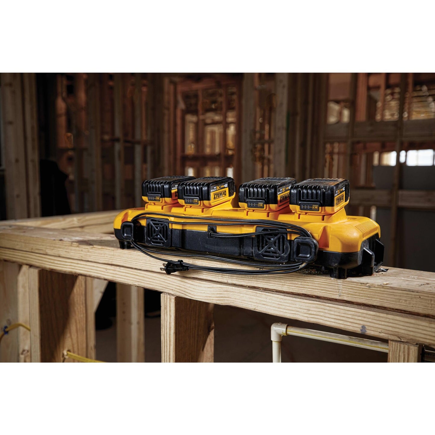 DEWALT DCB104-QW, Caricabatterie rapido universale a 4 ingressi.