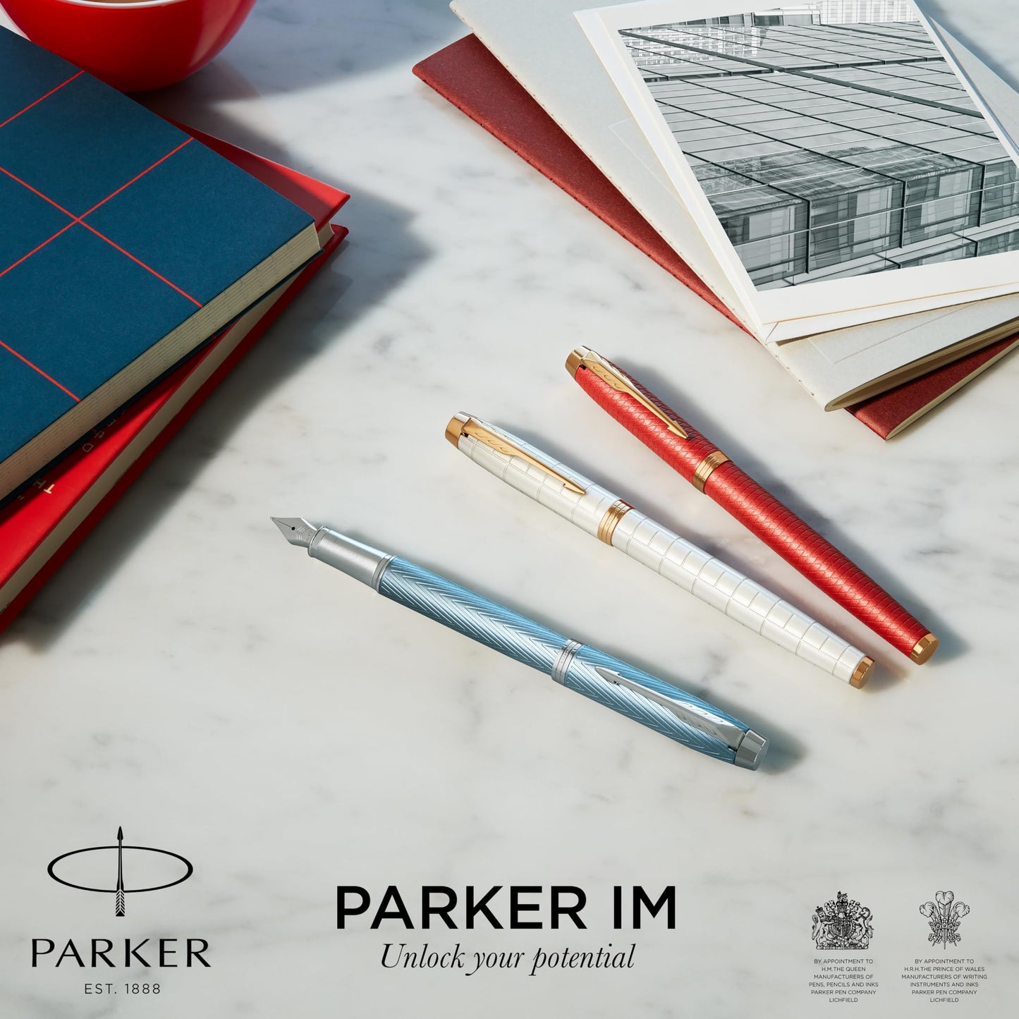 Parker IM penna stilografica | Rosso laccato premium con finiture in oro | Punta fine con cartuccia di inchiostro blu | Confezione regalo