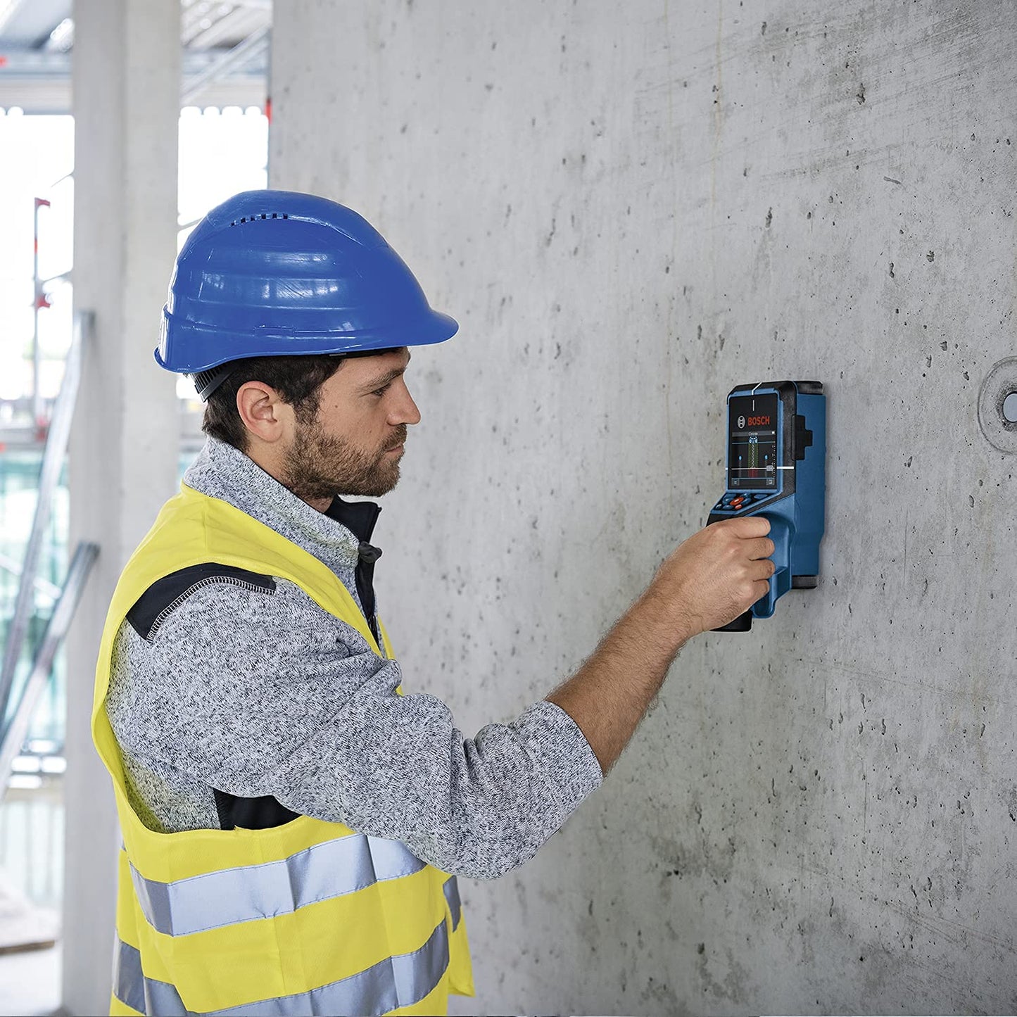 Bosch Professional Wall Scanner D-tect 200 C (rilevamento di cavi non/sotto tensione, metallo, tubi di plastica, montanti in legno e cavità, cavo USB-C™, 4 batterie AA, borsa protettiva)