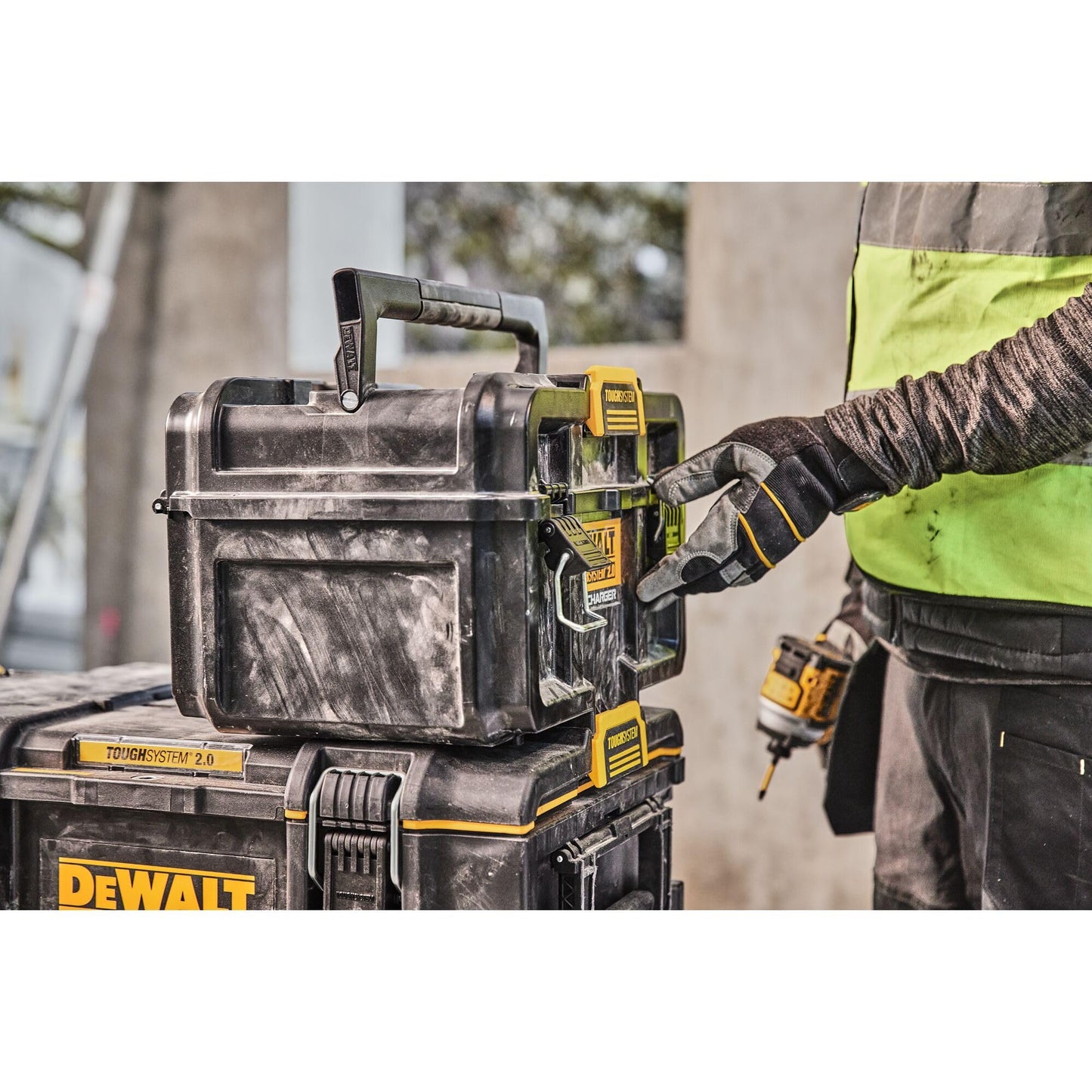 Dewalt Dwst83471-Qw 1/2 Tough System 2.0, Doppio Caricabatteria 4A con Carica Simultanea per Batteria Xr 18V, Flexvolt, Ventola Interna per Dissipazione Calore Quando Chiusa