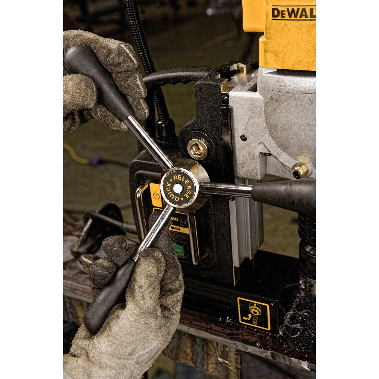 DEWALT trapano a colonna a supporto magnetico, DWE1622K-QS