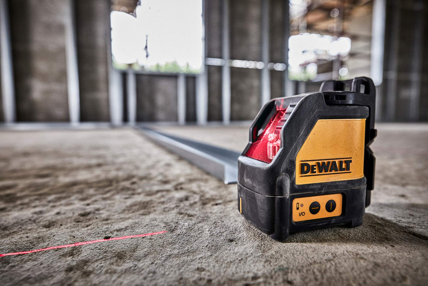 DeWalt, tracciatore linee laser con mini treppiede