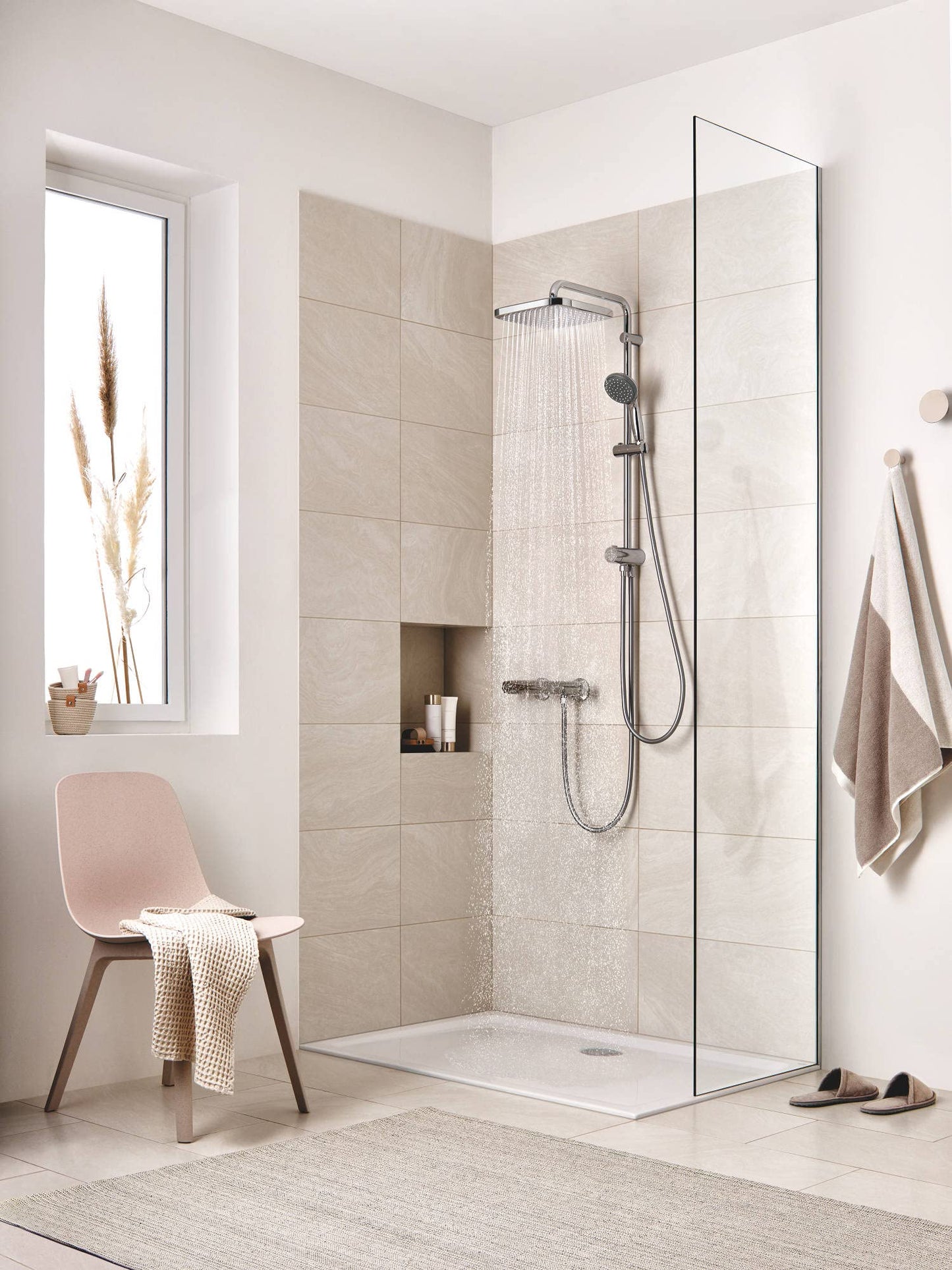 GROHE QUICKFIX Vitalio Comfort 250 Soffione Doccia a 1 Getto, Adatto per scaldabagni istantanei, Raccordo a sfera con angolo di inclinazione orientabile