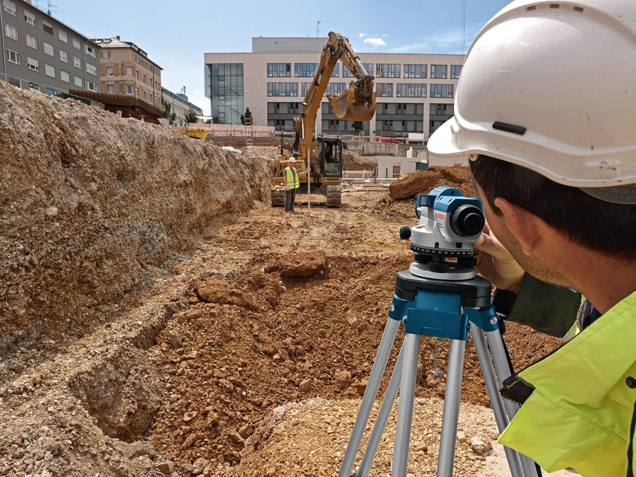 Bosch Professional Livella ottica GOL 20 D (ingrandimento 20x, unità di misura: 360 gradi, raggio d'azione: fino a 60 m, in valigetta)