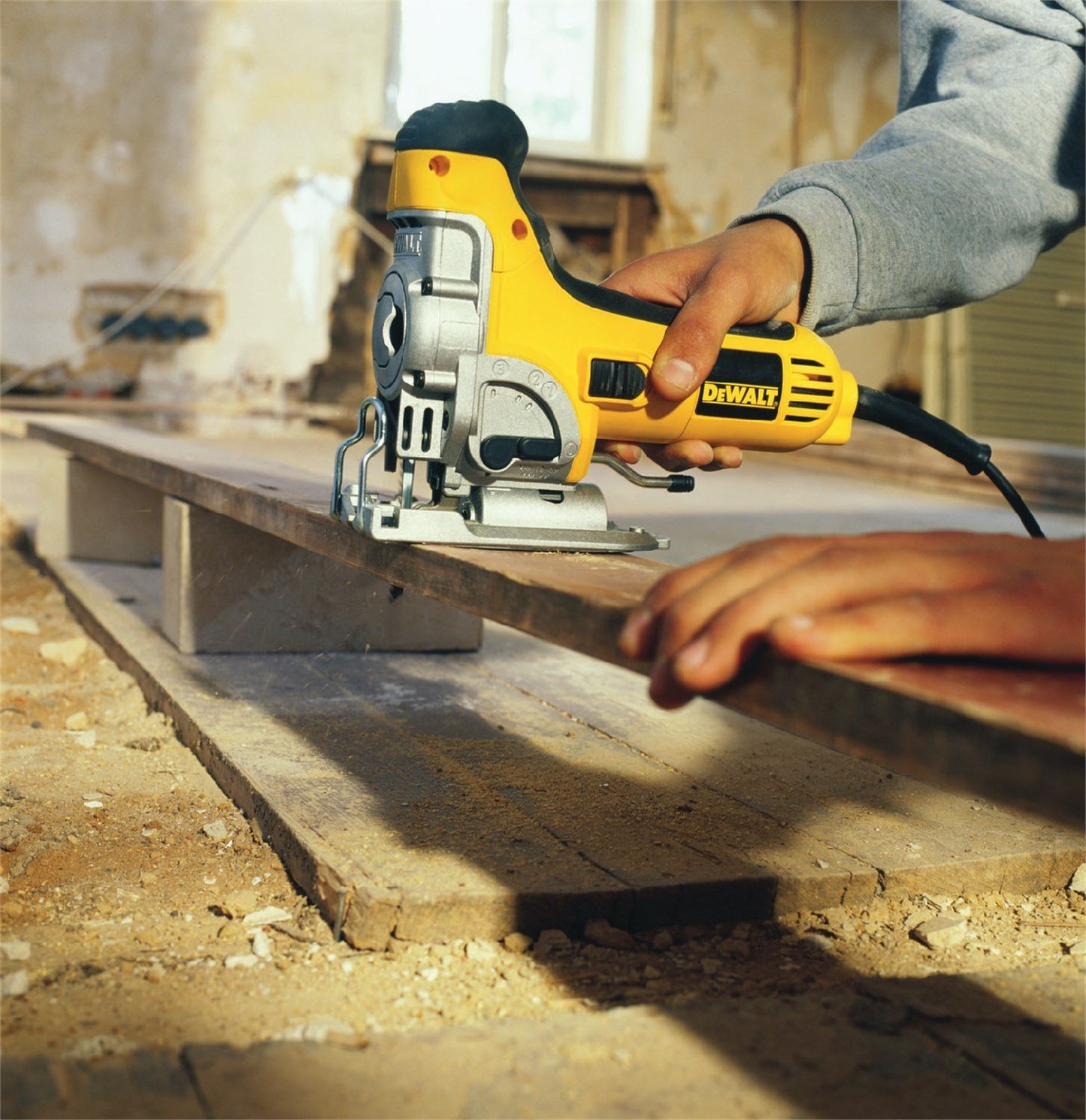 DeWalt, DᴇWALT DW333KT, QS Seghetto alternativo con impugnatura sul corpo 701W, in valigetta TSTAK