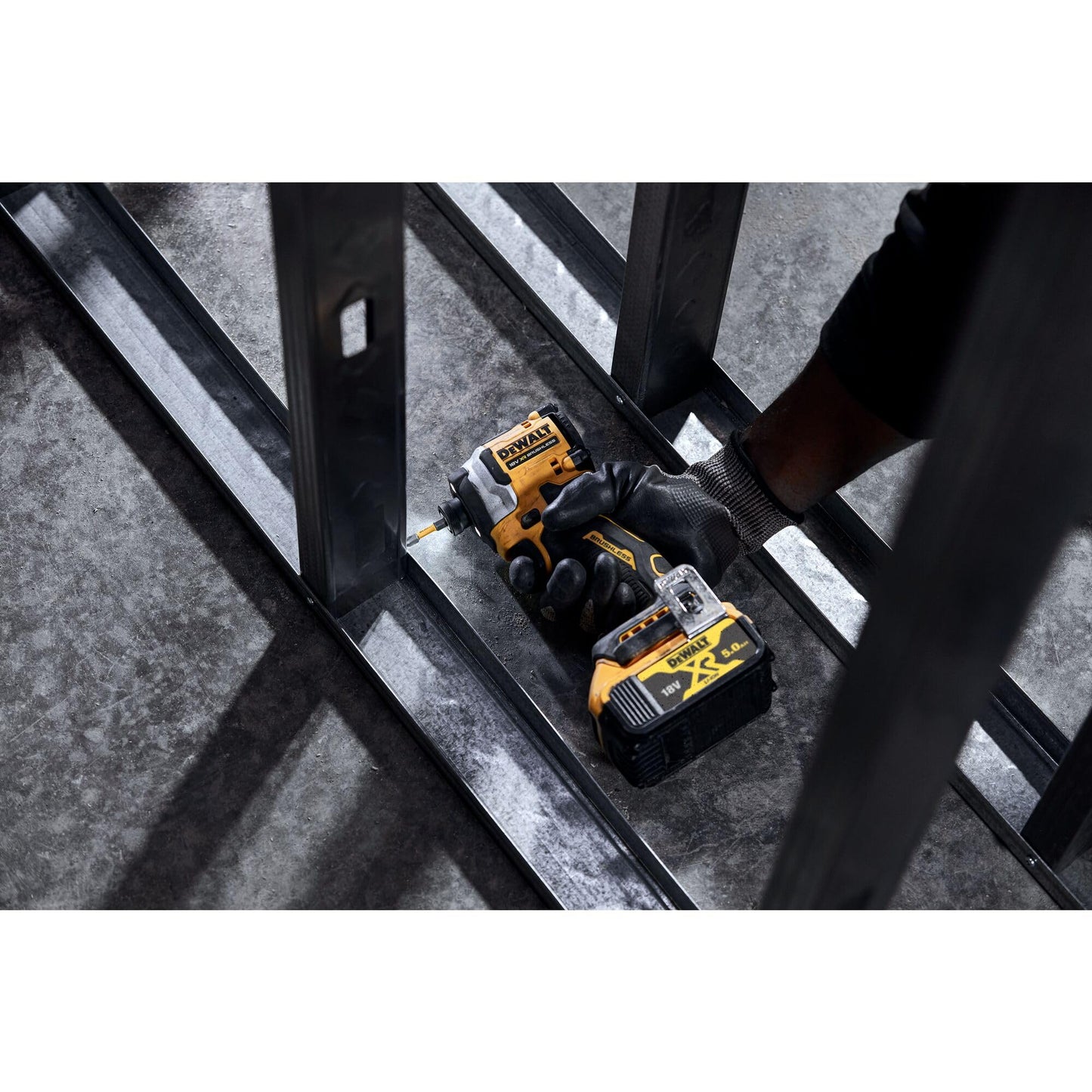 DEWALT DCF850NT-XJ,Avvitatore ad impulsi compatto 3 velocità 18V XR BRUSHLESS attacco 1/4”. Coppia di serraggio 205Nm