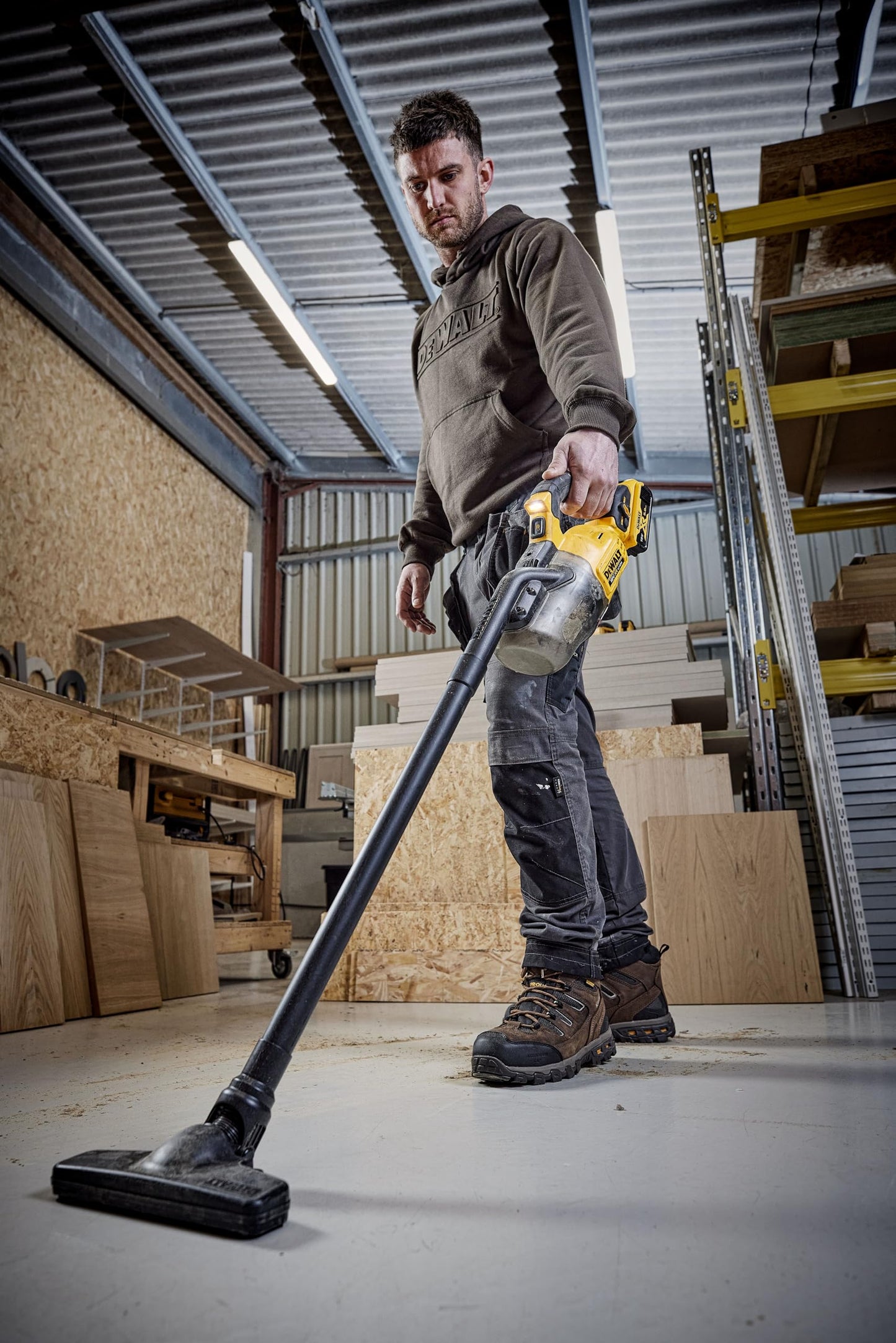 DeWalt DCV501LN-XJ - Aspiratore per solidi classe L XR 18V, Con prolunga per pavimenti e accessori, Include borsa per il trasporto, Senza caricatore/batteria