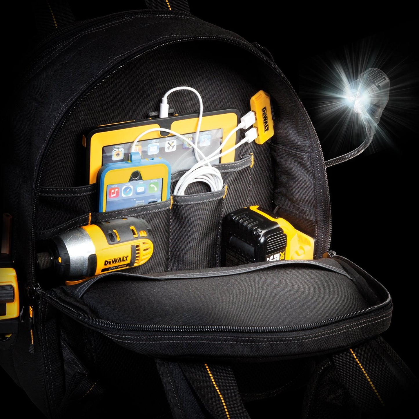 DEWALT DGCL33 - Zaino con 33 tasche illuminate USB, colore: giallo