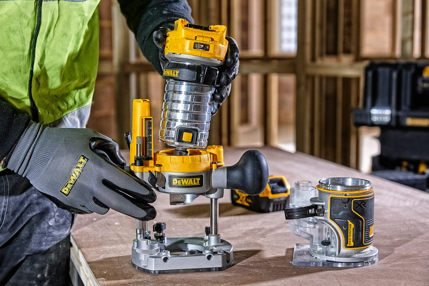 DEWALT Elettrofresatrice con adattatore per base fissa, DCW604P2-QW