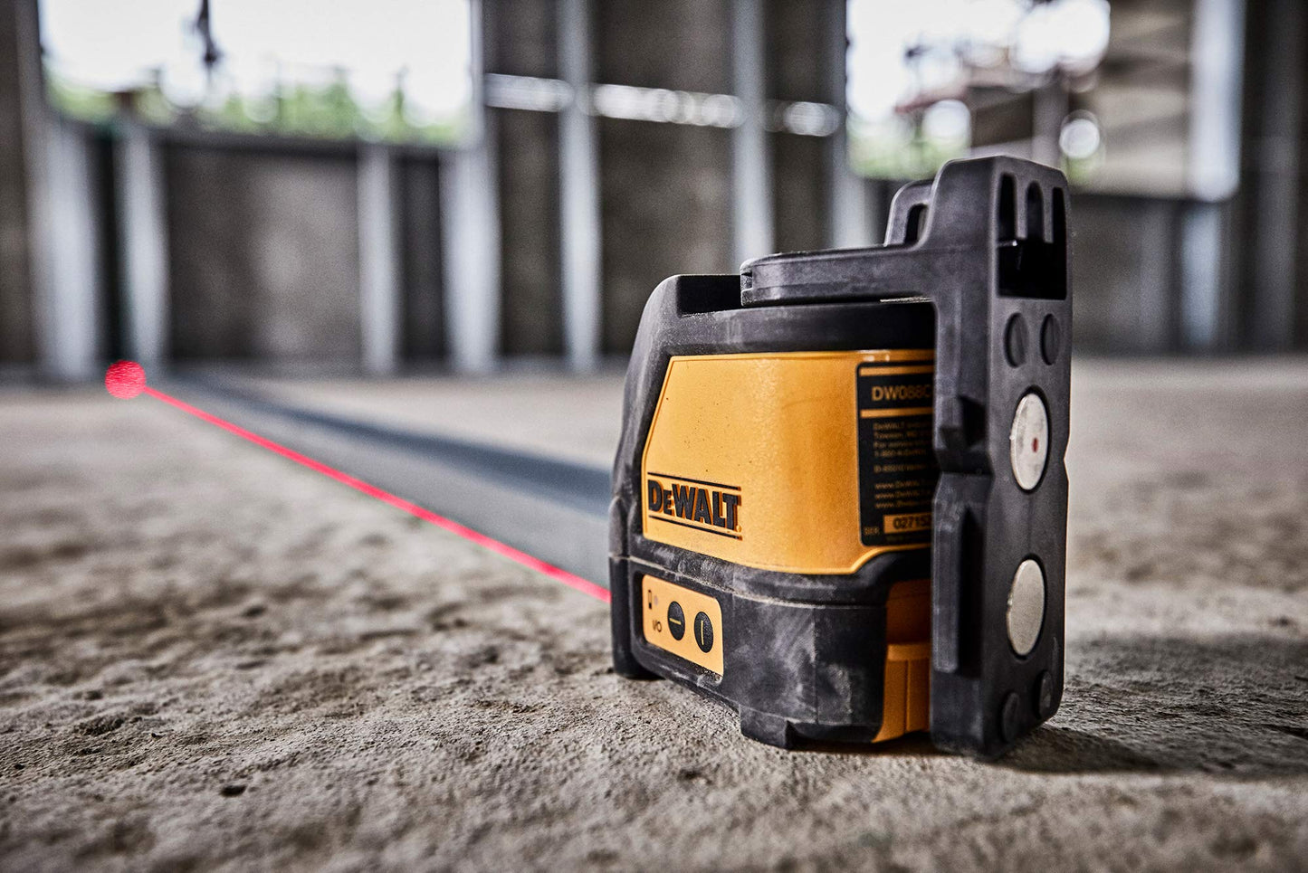 DeWalt, tracciatore linee laser con mini treppiede