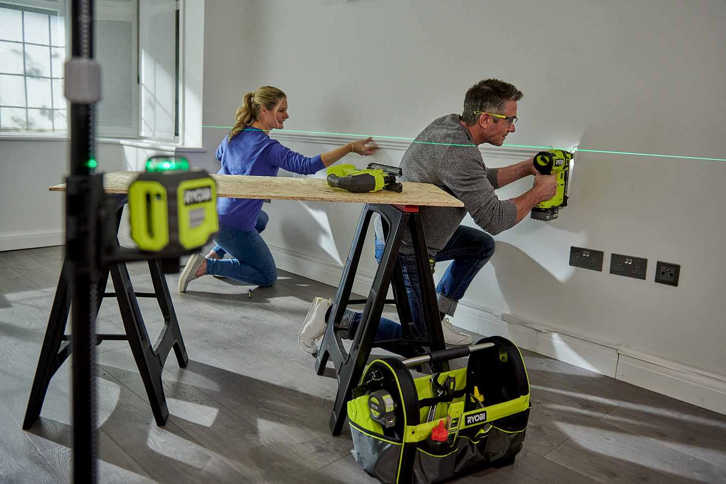 Ryobi RB360GLL, Livella 360° Laser Verde, Batteria 18V ONE+ Non Inclusa, per Lavori di Precisione, Proiezione Linee: 1x Verticale, 1x Orizzontale 360°, Livella Laser Autolivellante