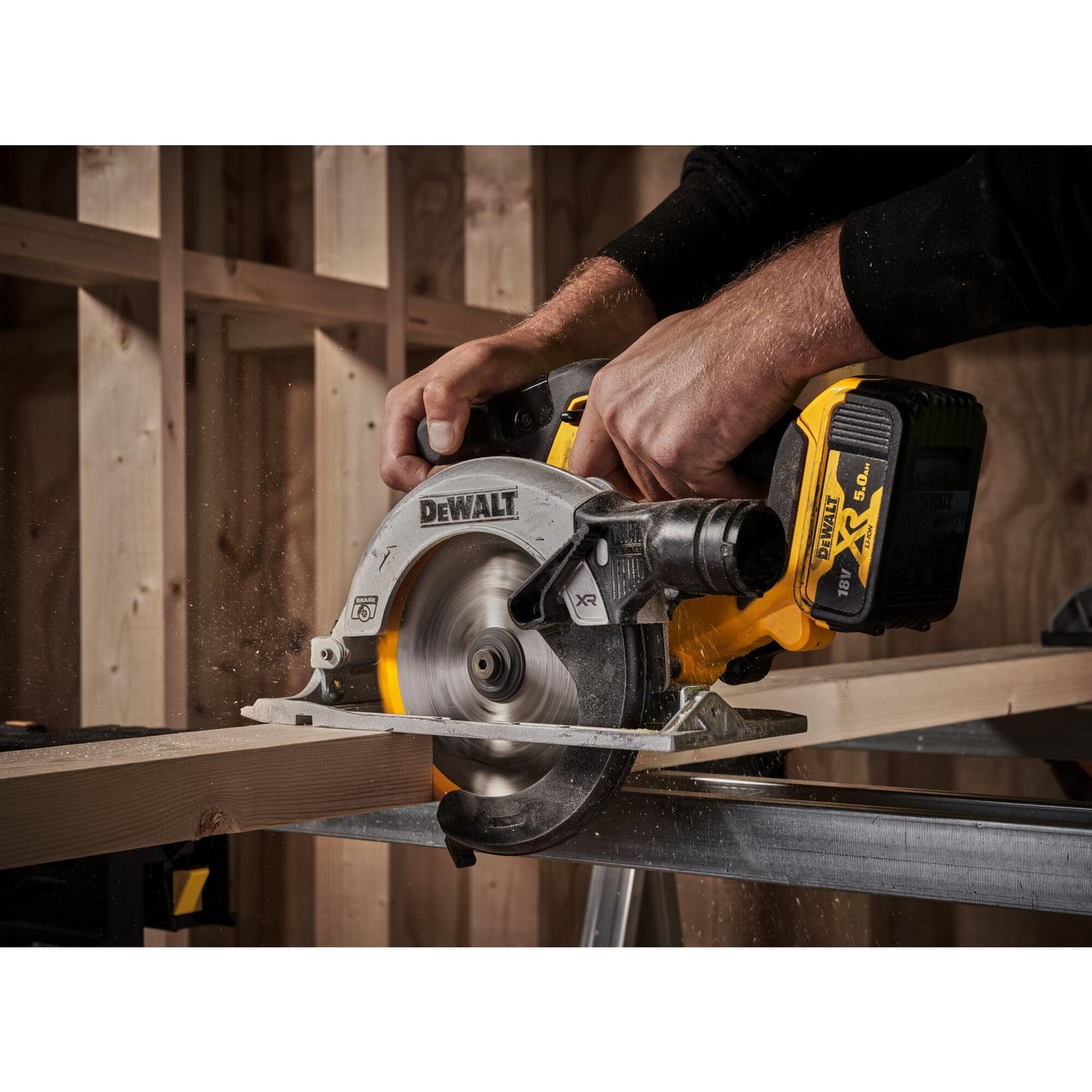 DEWALT DCS565NT-XJ Sega Circolare 18V motore BRUSHLESS, 4950 giri/min, ø lama/foro 165/20 mm