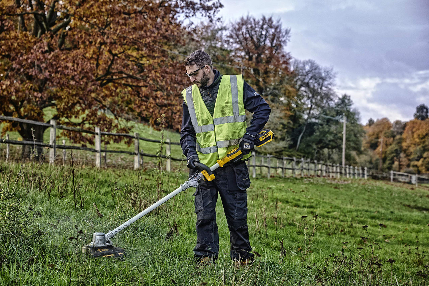 DEWALT DCMST561N-XJ TAGLIABORDI 18V XR - UNITÀ SENZA BATTERIA E CARICABATTERIE